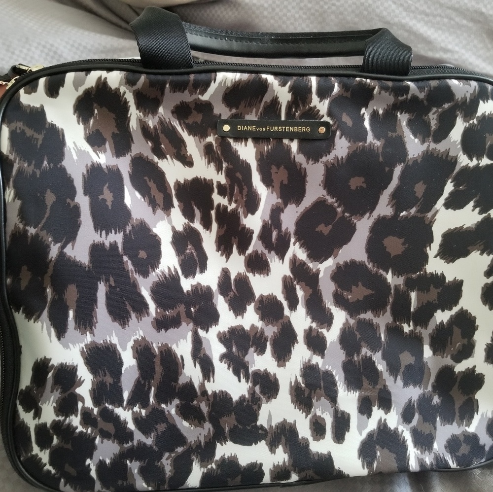 NWT Dianne von Furstenburg travel case